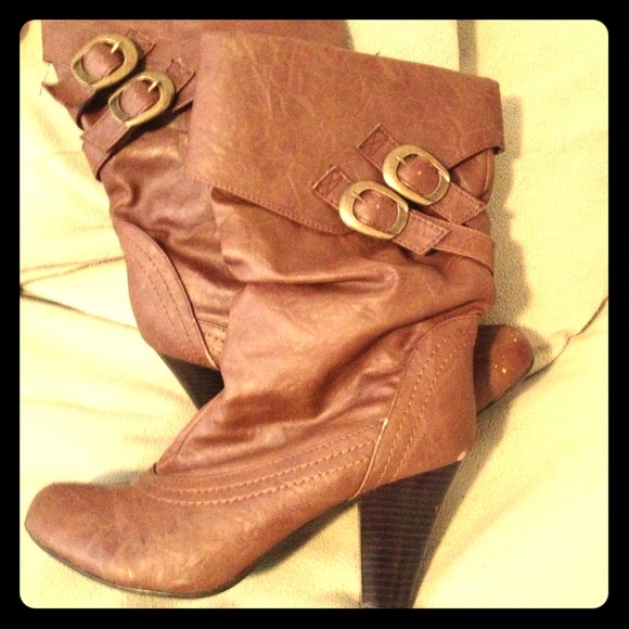 Boots - Brown leather boots w/ heel