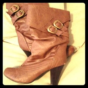 Brown leather boots w/ heel