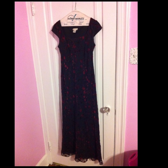 🚫SOLD🚫Black And Red Ann Taylor Dress