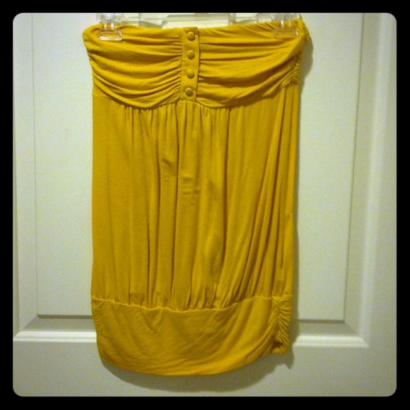 📌Sold📌Mustard flowey tube top