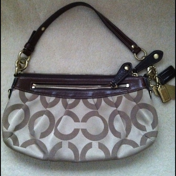 🚨🚨SOLD!!!!🚨🚨 COACH small shoulder handbag