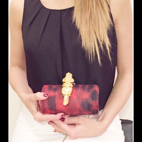 Stunning Clutch