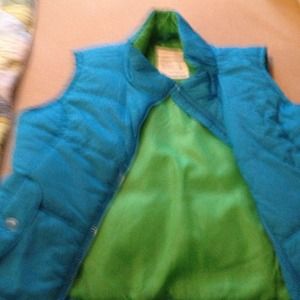 Very very cute puffy vest!!