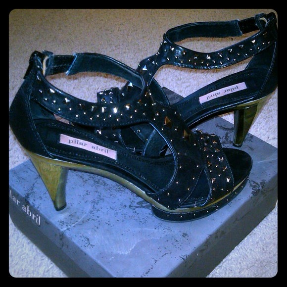 Studded heels - Picture 1 of 3
