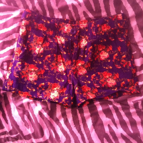high-waist shorts - Picture 1 of 4