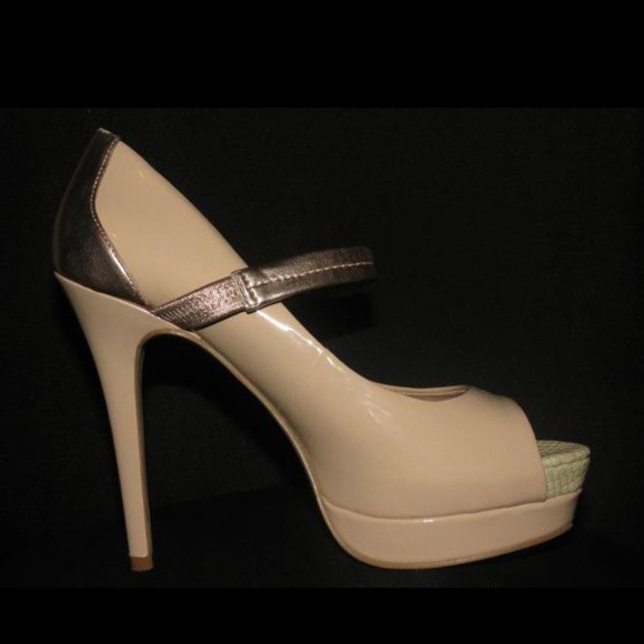 Beautiful Heels - Picture 3 of 3
