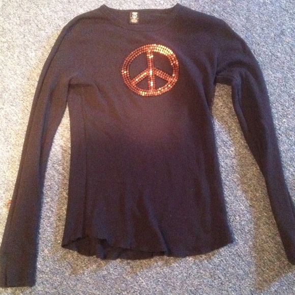 Long sleeve Lucky Brand peace sign shirt. - Picture 1 of 1