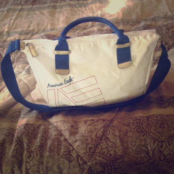 American Eagle bag.