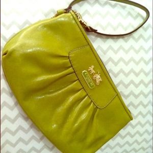 Nwt coach clutch!!!!