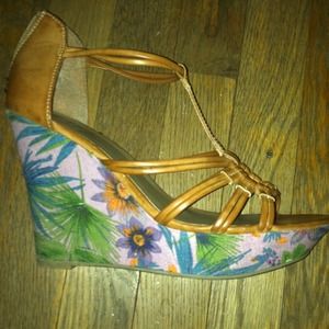 Guess wedge shoes