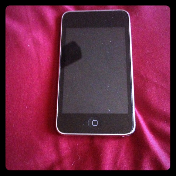 BROKEN 8GB Apple IPod