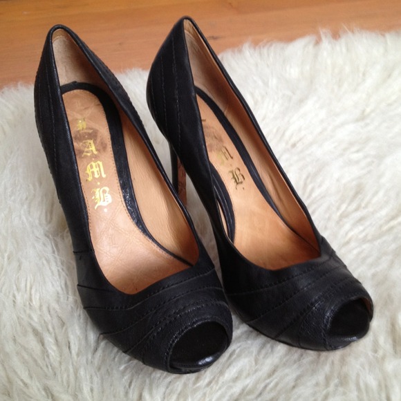 SOLD! ✨ L.A.M.B. black peep toe platform pumps 7