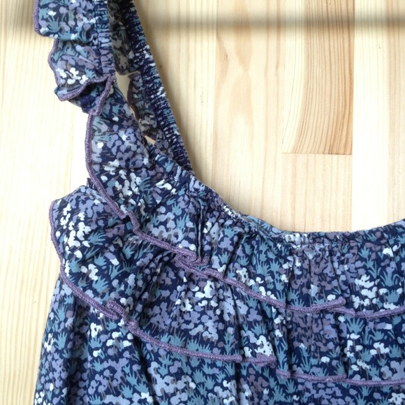 NWOT Ruffle top with floral print. medium - Picture 3 of 3