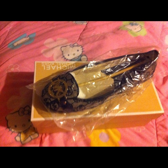 (SOLD) mk flats ($80 through PayPal )