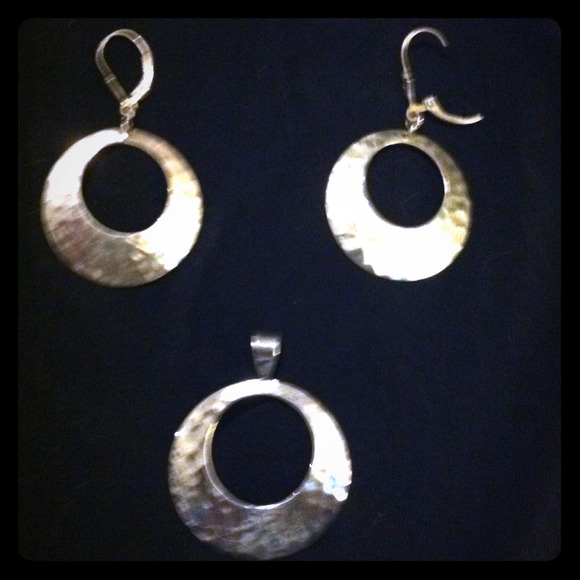 925 sterling silver earrings and pendant set