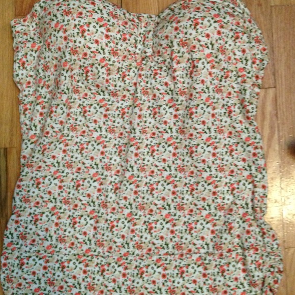 ⛔SOLD⛔Beautiful floral bustier halter top - Picture 2 of 3