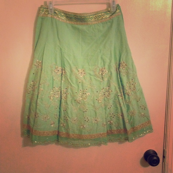 Beautiful lime green skirt with gold accents! - Picture 1 of 4