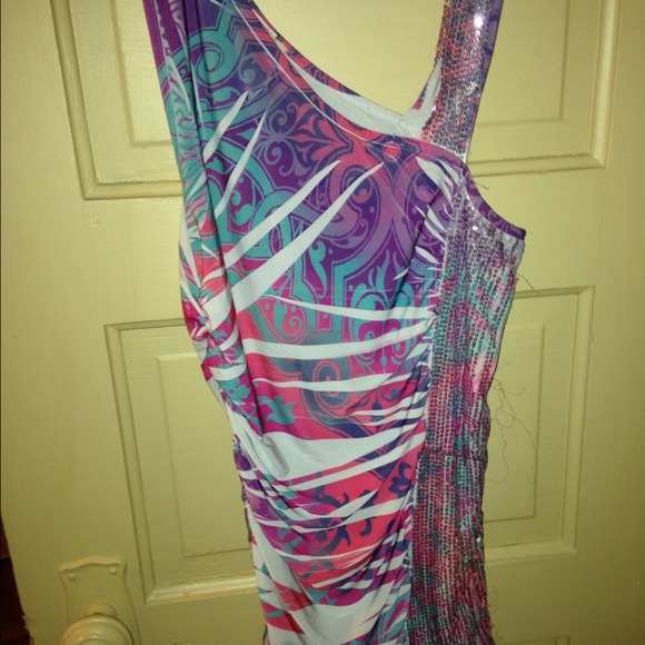 Colorful form fitting dress❗❗❗❗❗❗❗❗❗ - Picture 2 of 4
