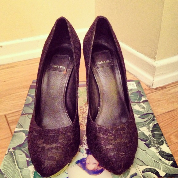 😎NEW MARKDOWN💥DolcE Vita Lace Pump - Picture 1 of 3