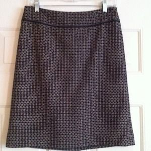 Fully lined polyester/wool skirt
