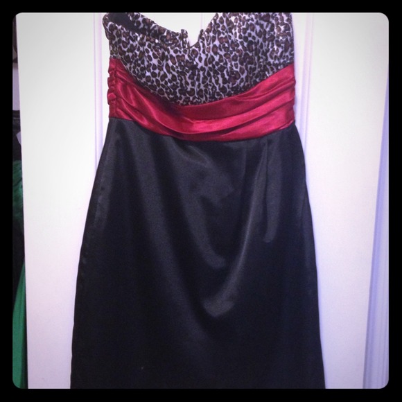 Adorable black and leopard print cocktail dress!