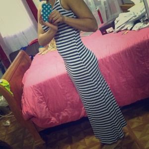 Maxi dress 6 medium fit true to size.