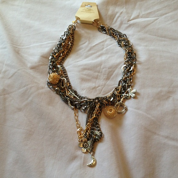 Amrita Singh necklace