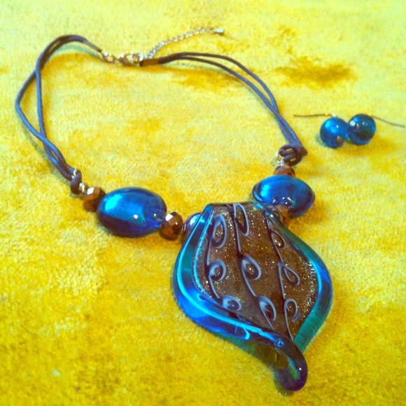 ❌SOLD❌ Glass Bead necklace and earring set