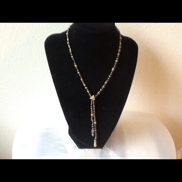 Jewelry - Metal bead necklace