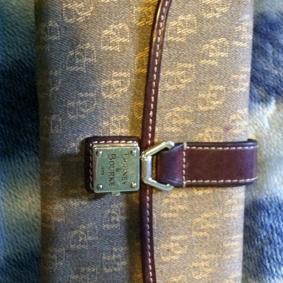 Dooney & Bourke wallet