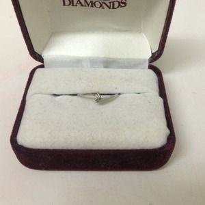 White gold diamond ring