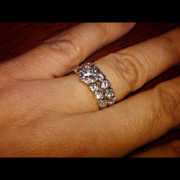 Yellow gold jewellery with platinum engagement ring? : r  Platinum engagement ring and wedding band