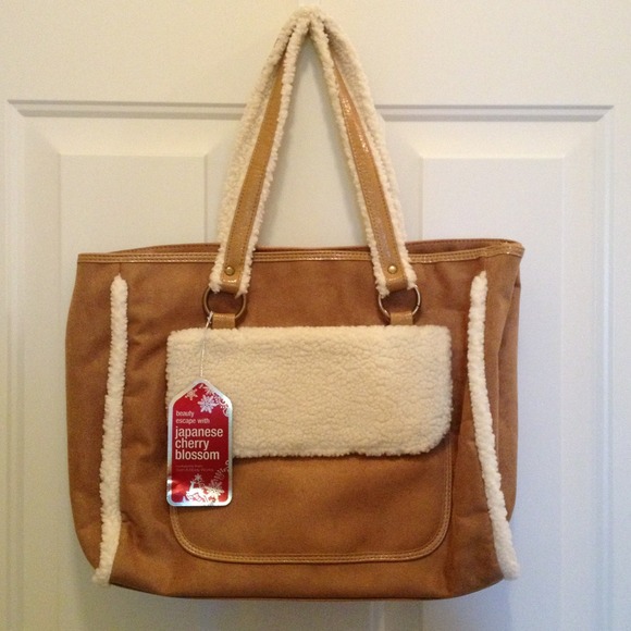 Sherpa lined shoulder bag