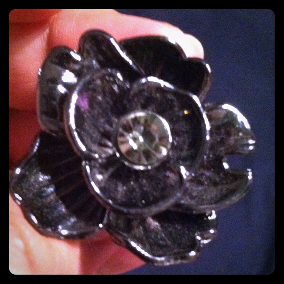 Black flower ring