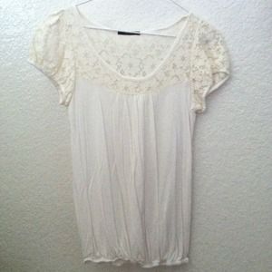 🚫TRADED🚫 White top with lace detailing