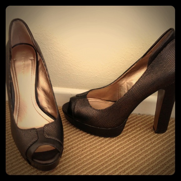 BCBG shoes