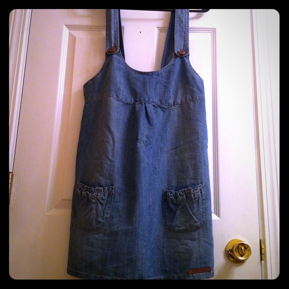 Adorable denim dress.
