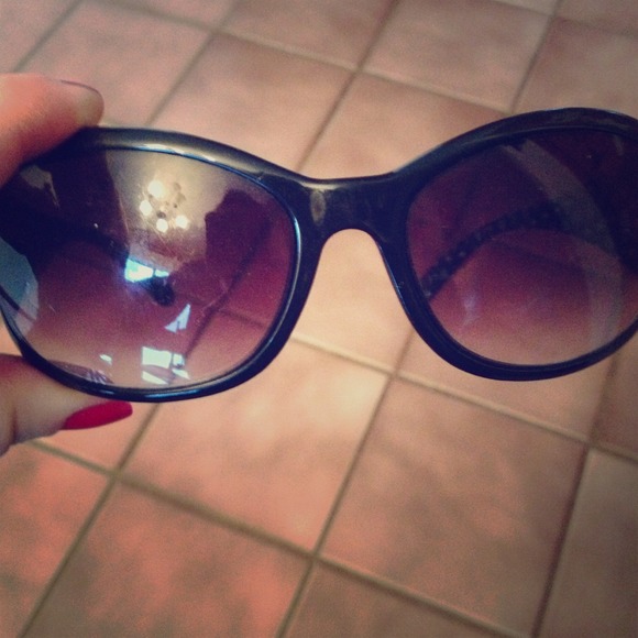 Blingy "G" shades for summer🌞