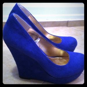 Navy blue heels