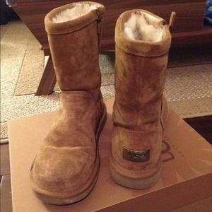 Authentic Ugg boots sz 8, used once!!