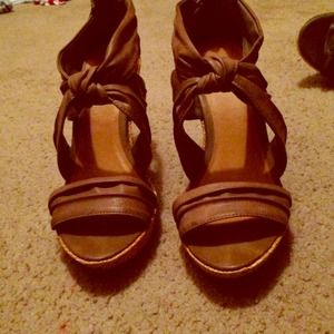 Light brown wedges