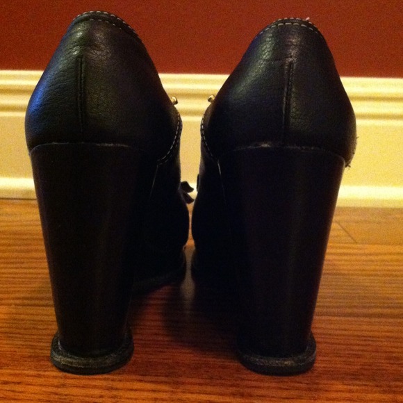 📌Sold📌Black Yellowbox wedges - Picture 3 of 3