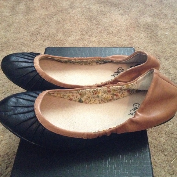 SOLD- bundled! Seychelles (from Nordstrom) - Picture 2 of 3