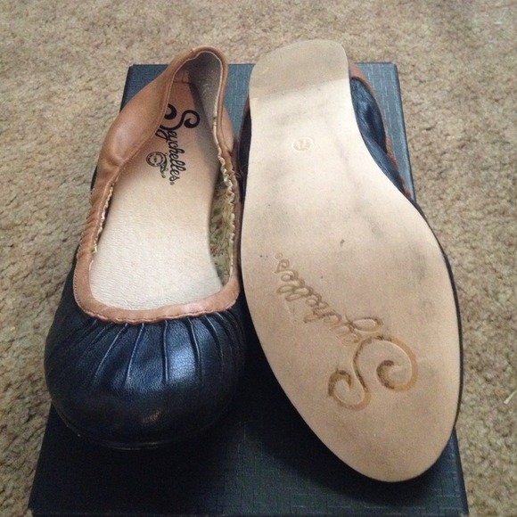 SOLD- bundled! Seychelles (from Nordstrom) - Picture 3 of 3