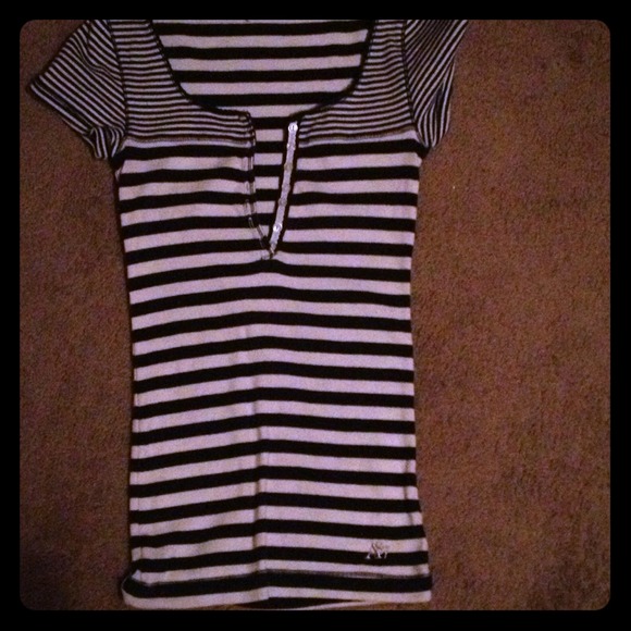 AERO SM Shirt!! Only worn once! Navy blue & white!
