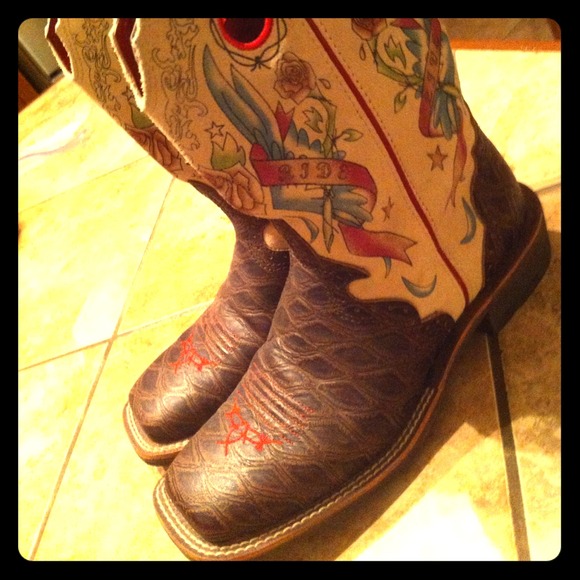 Cowgirl Ariat Boots! Lower $Price!