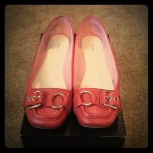 SOLD- bundled!Nine West pink/coral flats!
