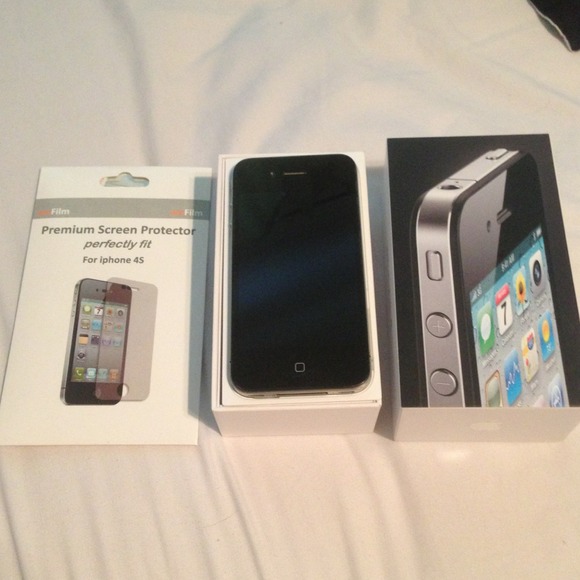 RESERVE for @nayepao. iPhone 4 black 32 G