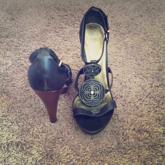 BCBG high heels