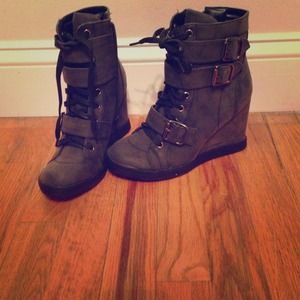 Sneaker wedges